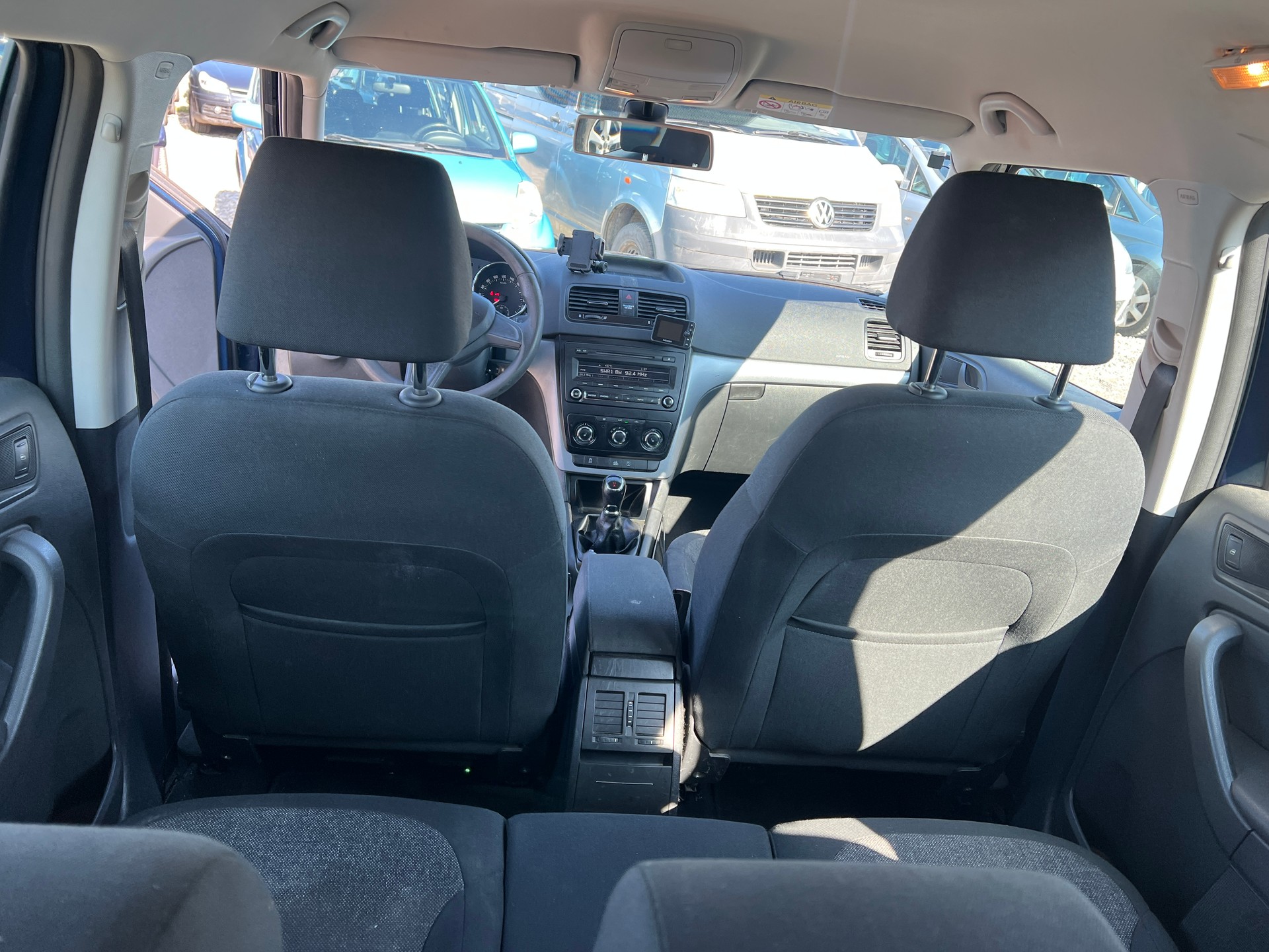 SKODA Yeti 2.0 TDI Active 4x4 ( (Klima * Alufelgen * Sensoren * Radio CD * AHK * 4X4 * BO5)-image-12