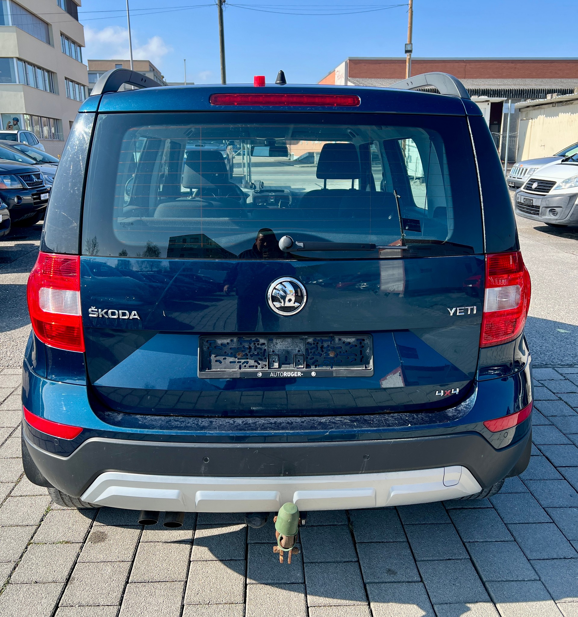 SKODA Yeti 2.0 TDI Active 4x4 ( (Klima * Alufelgen * Sensoren * Radio CD * AHK * 4X4 * BO5)-image-1