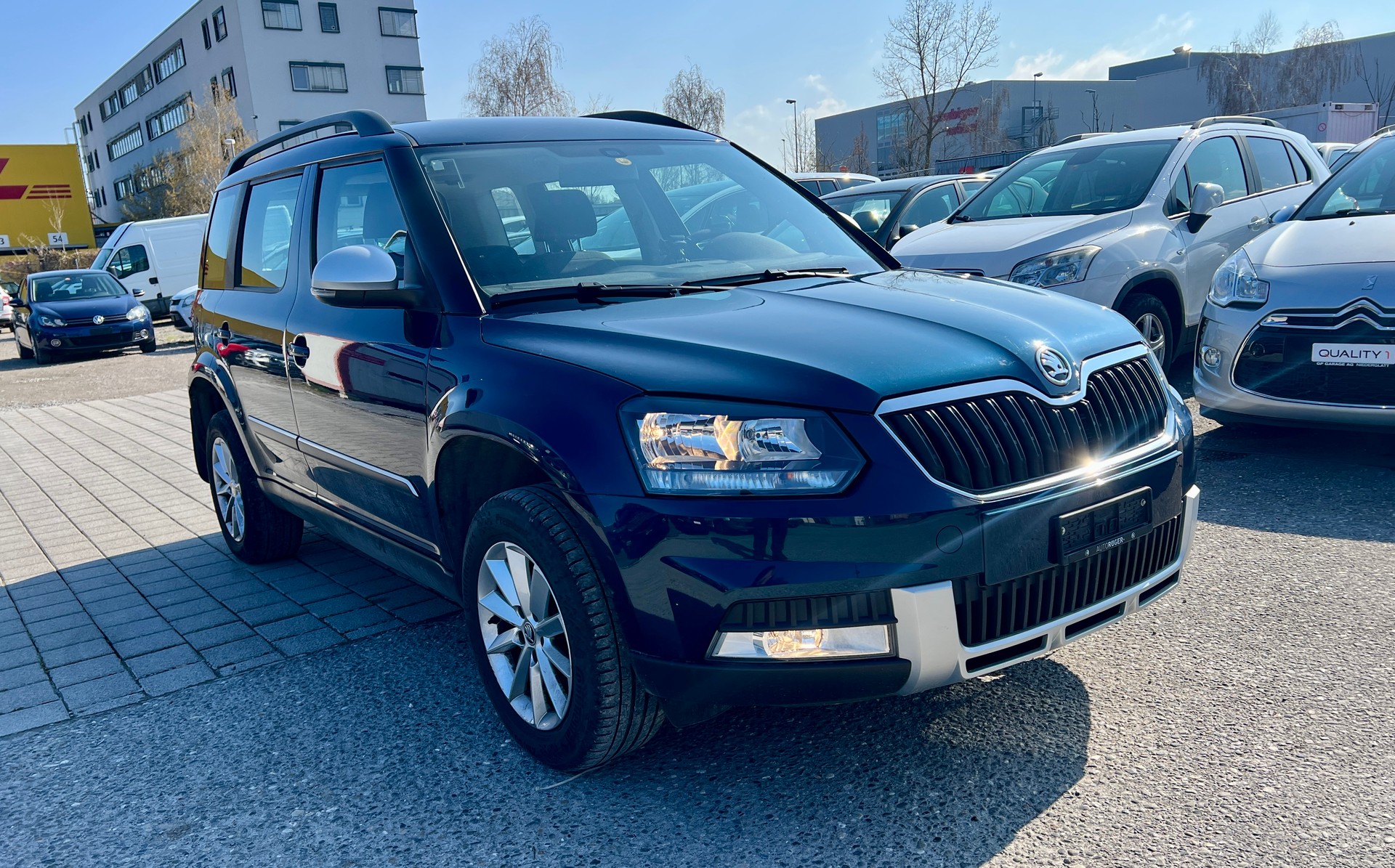SKODA Yeti 2.0 TDI Active 4x4 ( (Klima * Alufelgen * Sensoren * Radio CD * AHK * 4X4 * BO5)-image-3