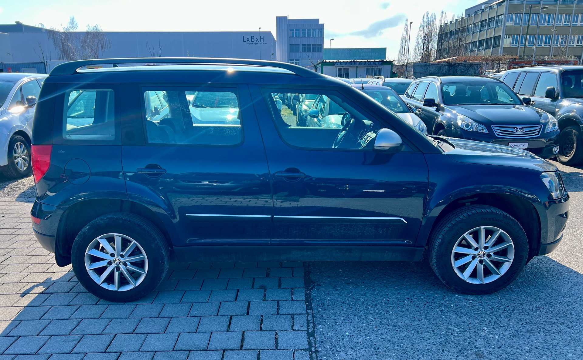 SKODA Yeti 2.0 TDI Active 4x4 ( (Klima * Alufelgen * Sensoren * Radio CD * AHK * 4X4 * BO5)-image-4