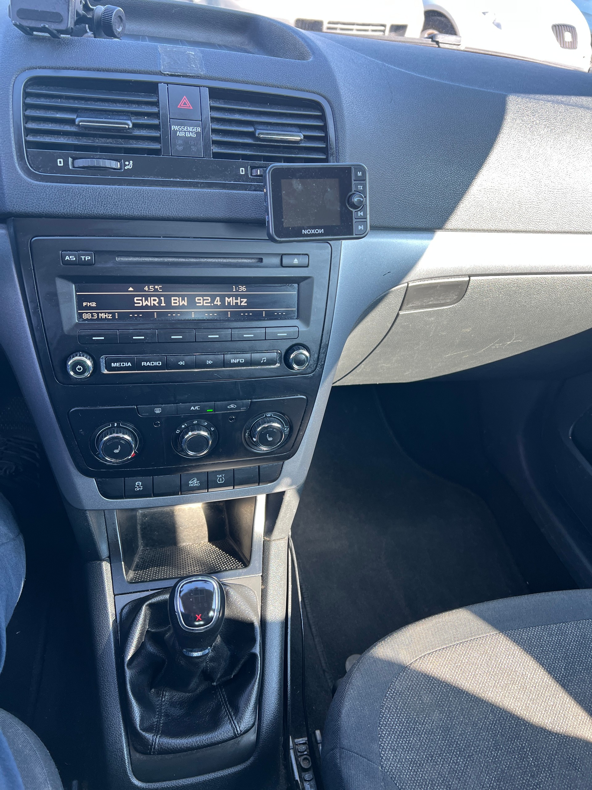 SKODA Yeti 2.0 TDI Active 4x4 ( (Klima * Alufelgen * Sensoren * Radio CD * AHK * 4X4 * BO5)-image-10