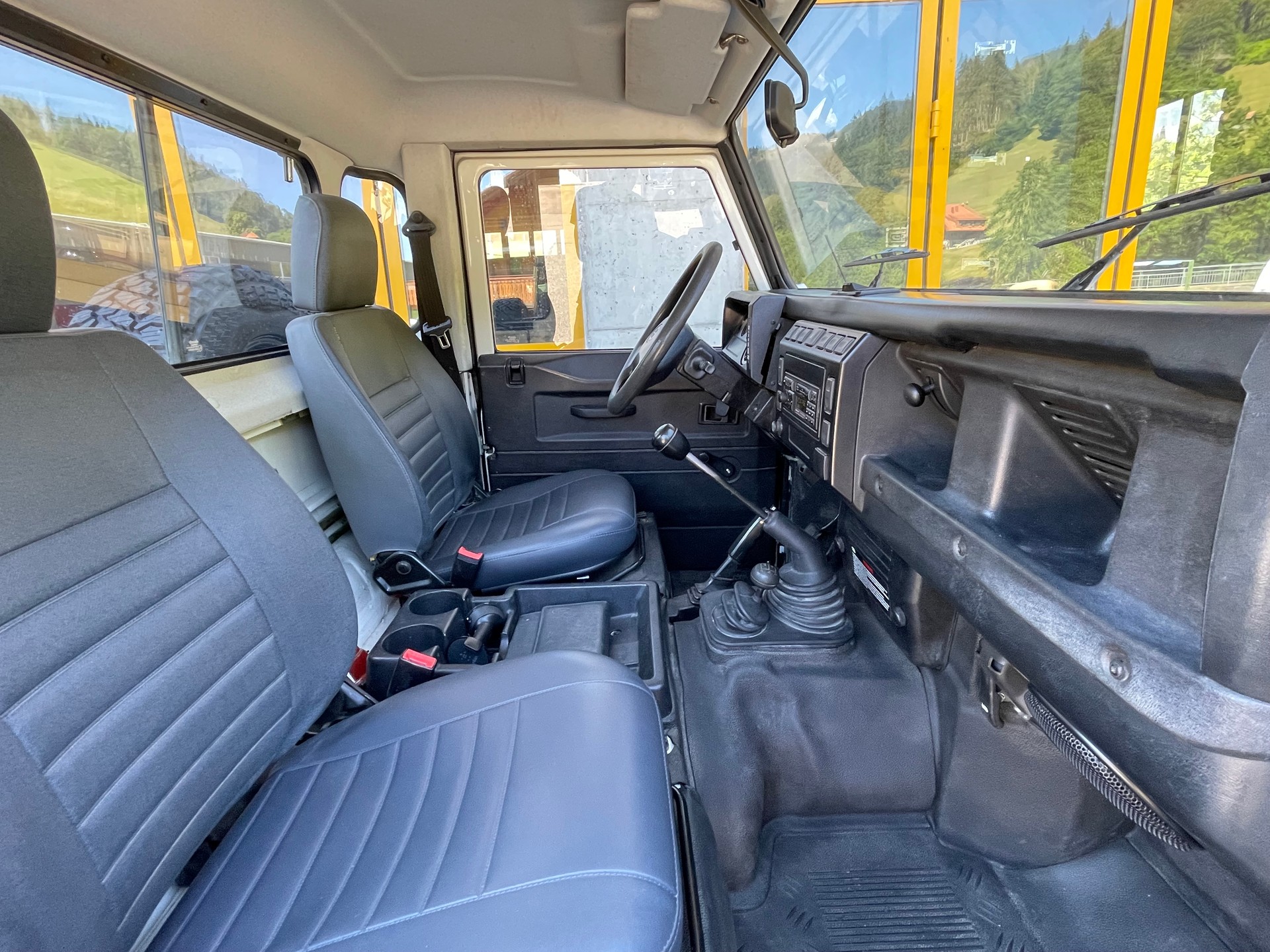 LAND ROVER 110 Td5-image-13