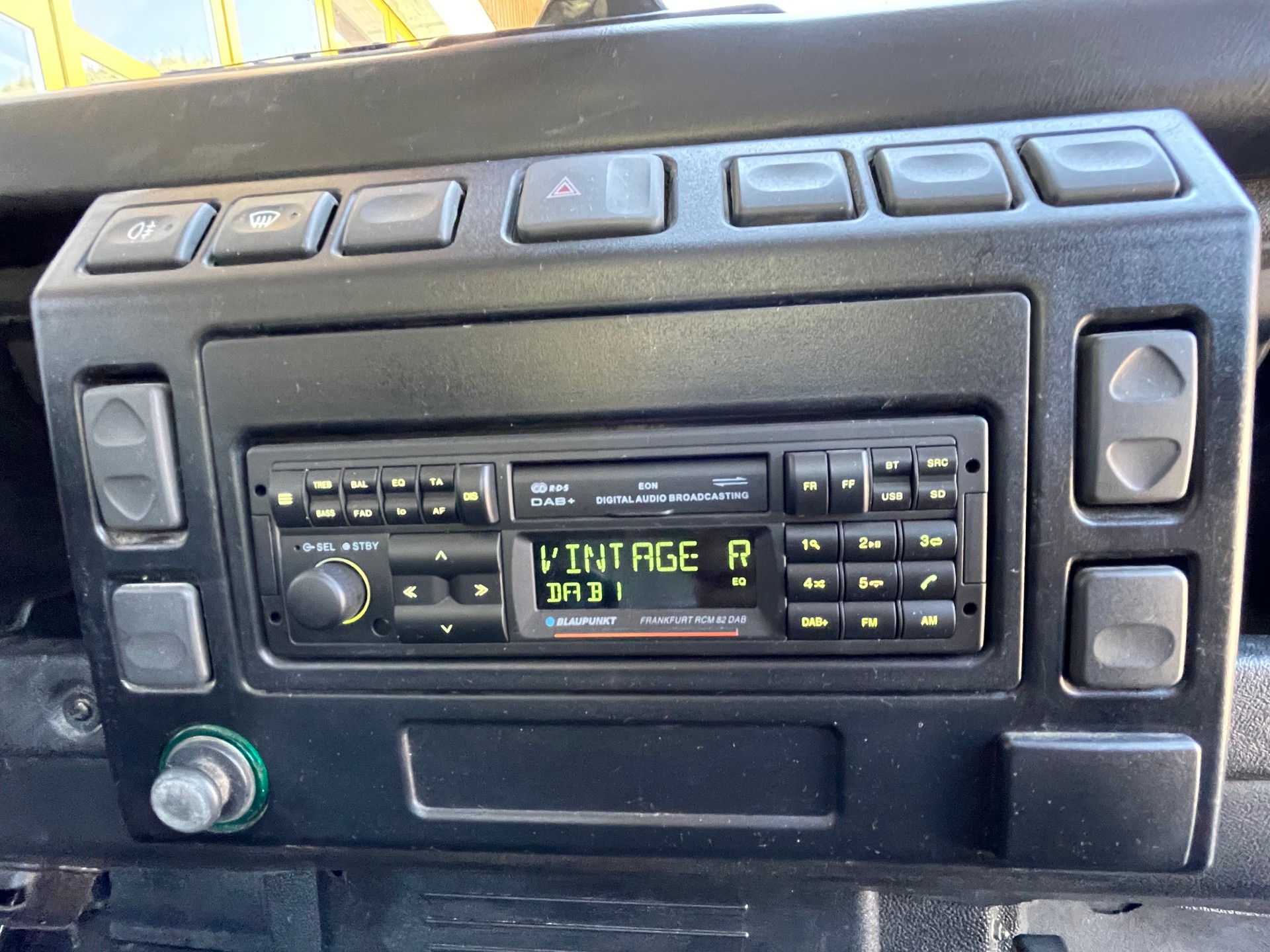 LAND ROVER 110 Td5-image-15