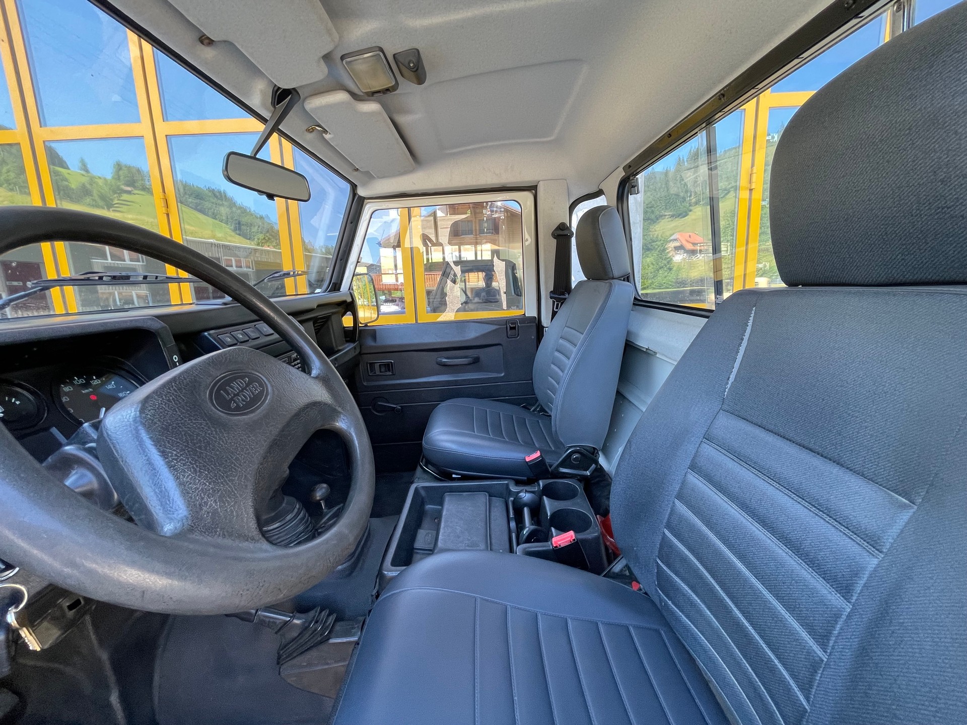 LAND ROVER 110 Td5-image-11