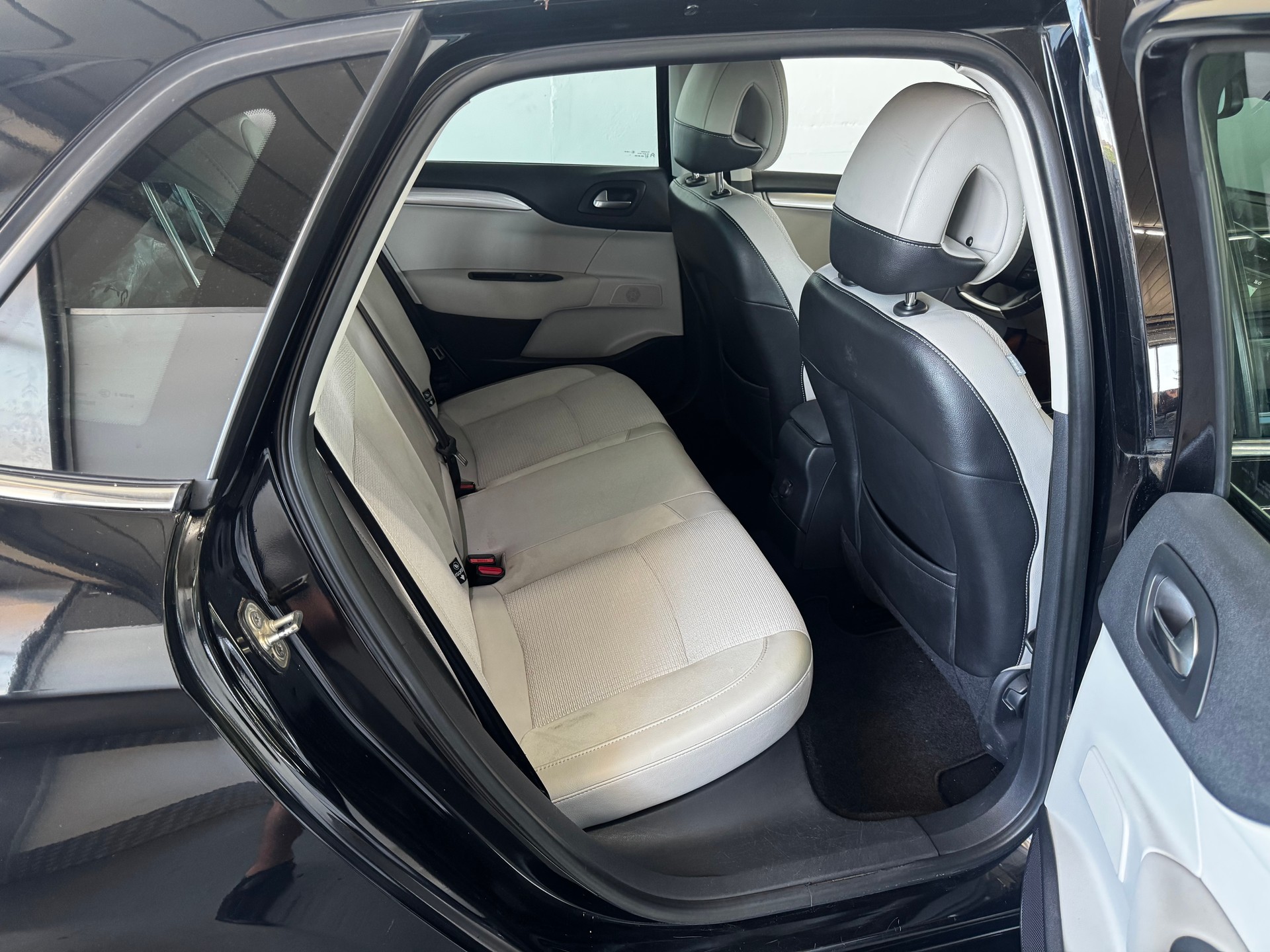 CITROEN C4 1.6 e-HDi Séduction-image-19