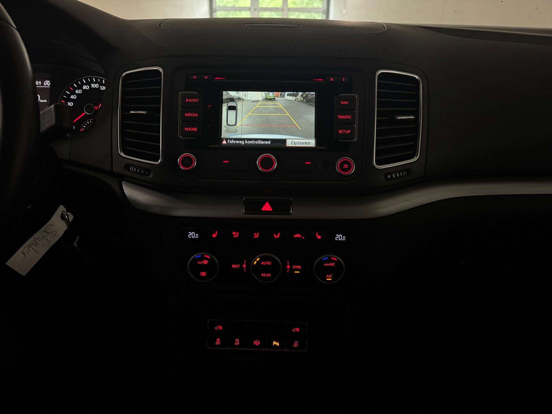 VW Sharan 2.0 TDI BlueMotion Technology Cup DSG-image-13