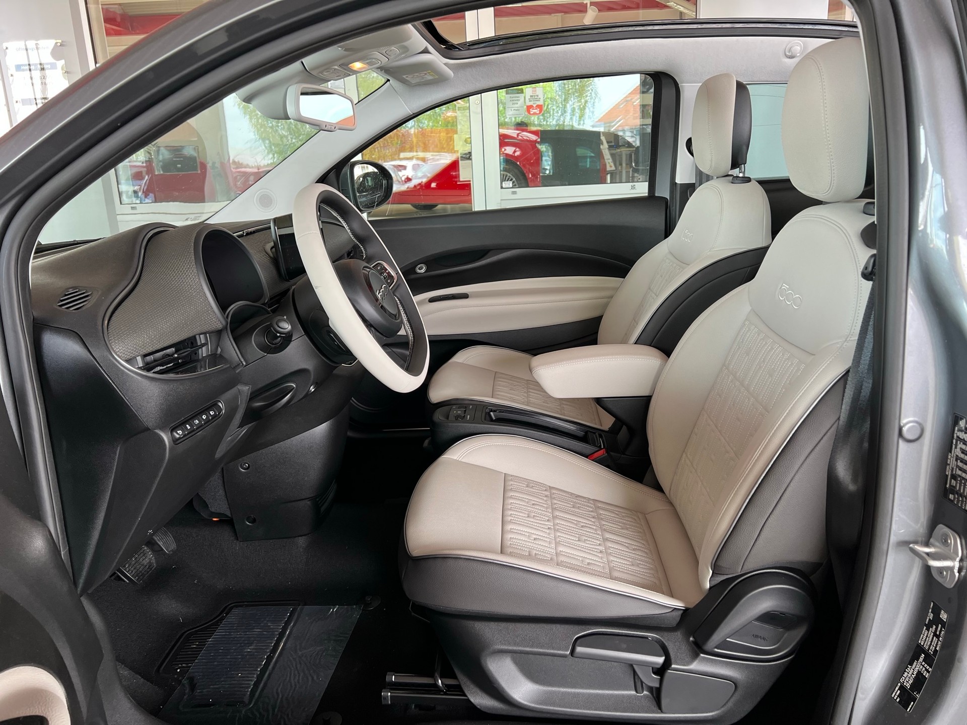 FIAT 500 Cabrio La Prima-showroom-element-1