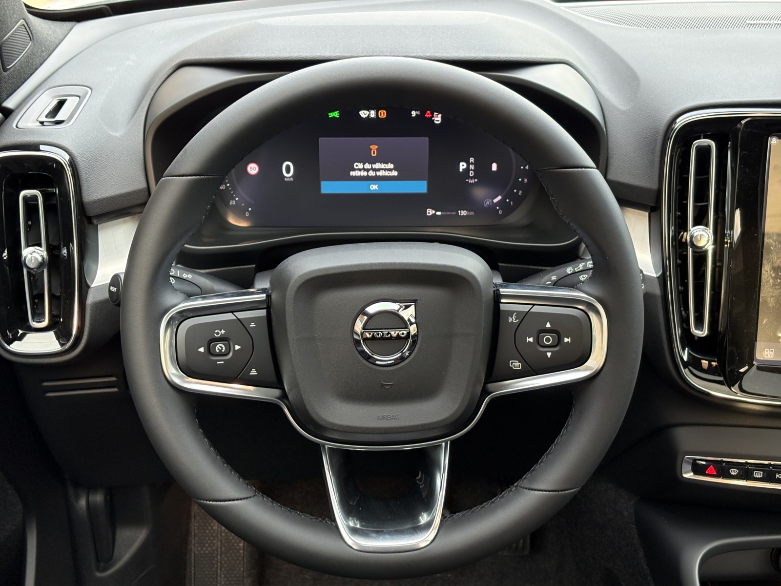 VOLVO XC40 B4 Benzin Mild Hybrid Ultra Black Edition DCT-image-8