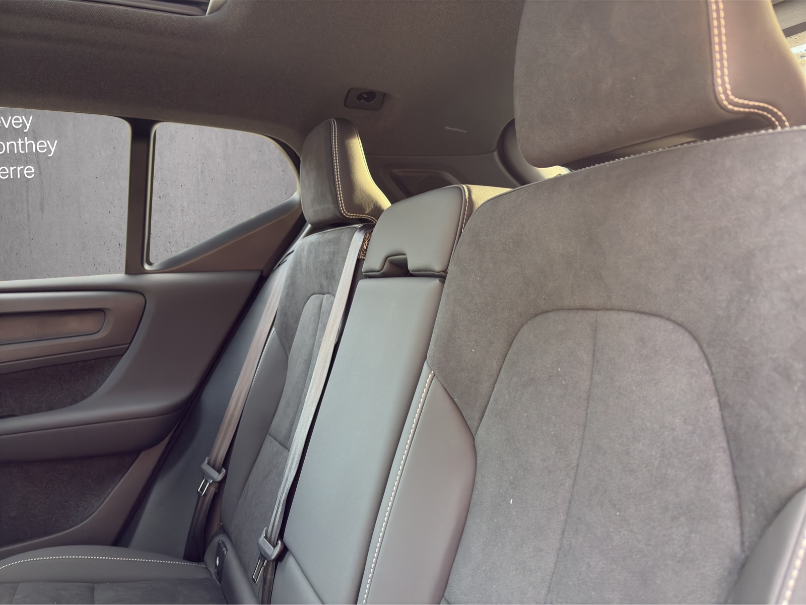 VOLVO XC40 B4 Benzin Mild Hybrid Ultra Black Edition DCT-image-11