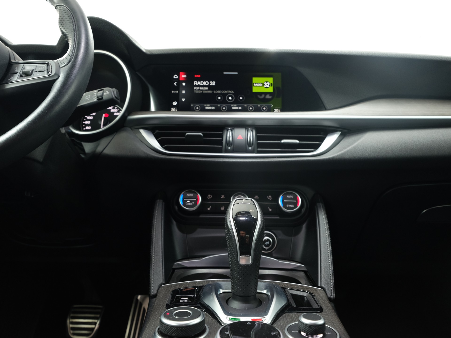 ALFA ROMEO Stelvio 2.2JTDM Veloce Q4Automatic *Rückfahrkamera* *Panorama* *Memory Sitze*-image-17