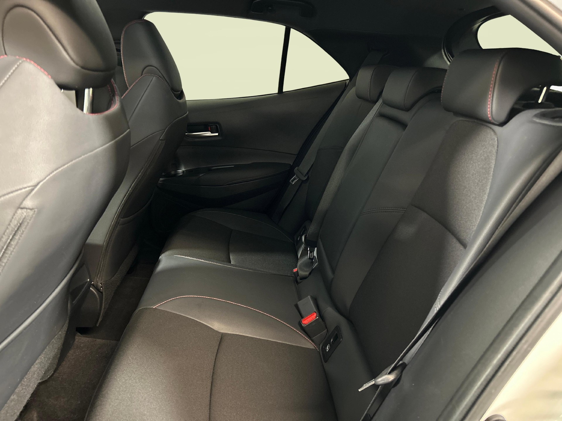 TOYOTA Corolla 2.0 HSD GR Sport-showroom-element-3