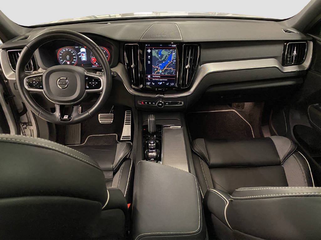 VOLVO XC60 2.0 B5 MH R-Design AWD-image-9