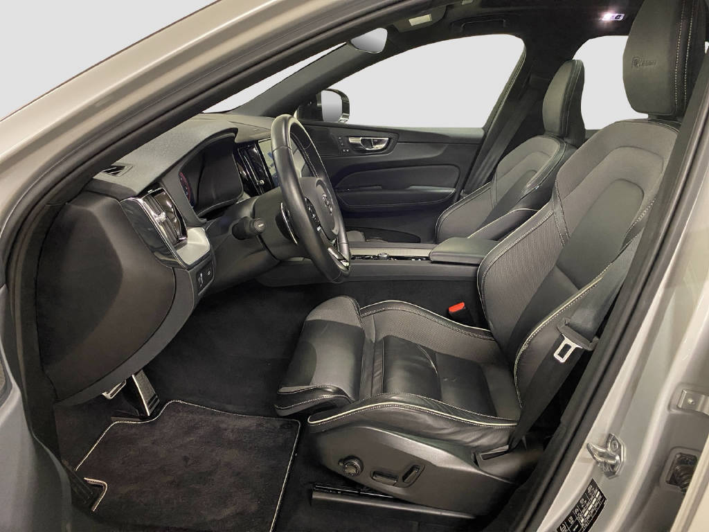 VOLVO XC60 2.0 B5 MH R-Design AWD-image-5