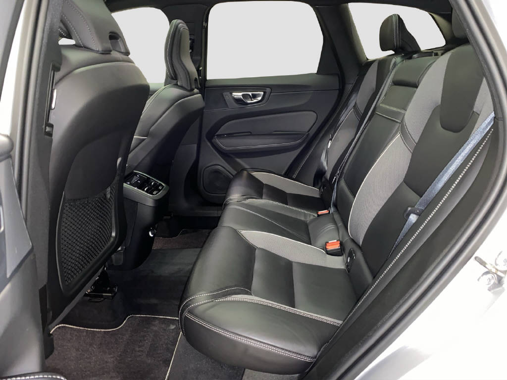 VOLVO XC60 2.0 B5 MH R-Design AWD-image-11