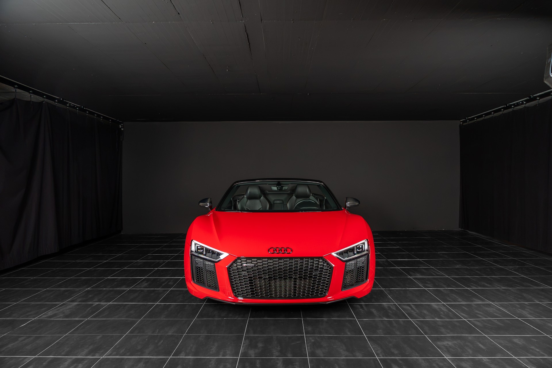 AUDI R8 Spyder 5.2 RWS S-Tronic-showroom-element-3