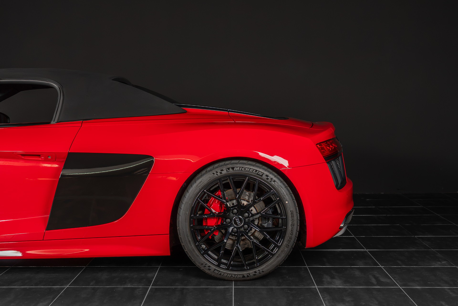 AUDI R8 Spyder 5.2 RWS S-Tronic-image-5