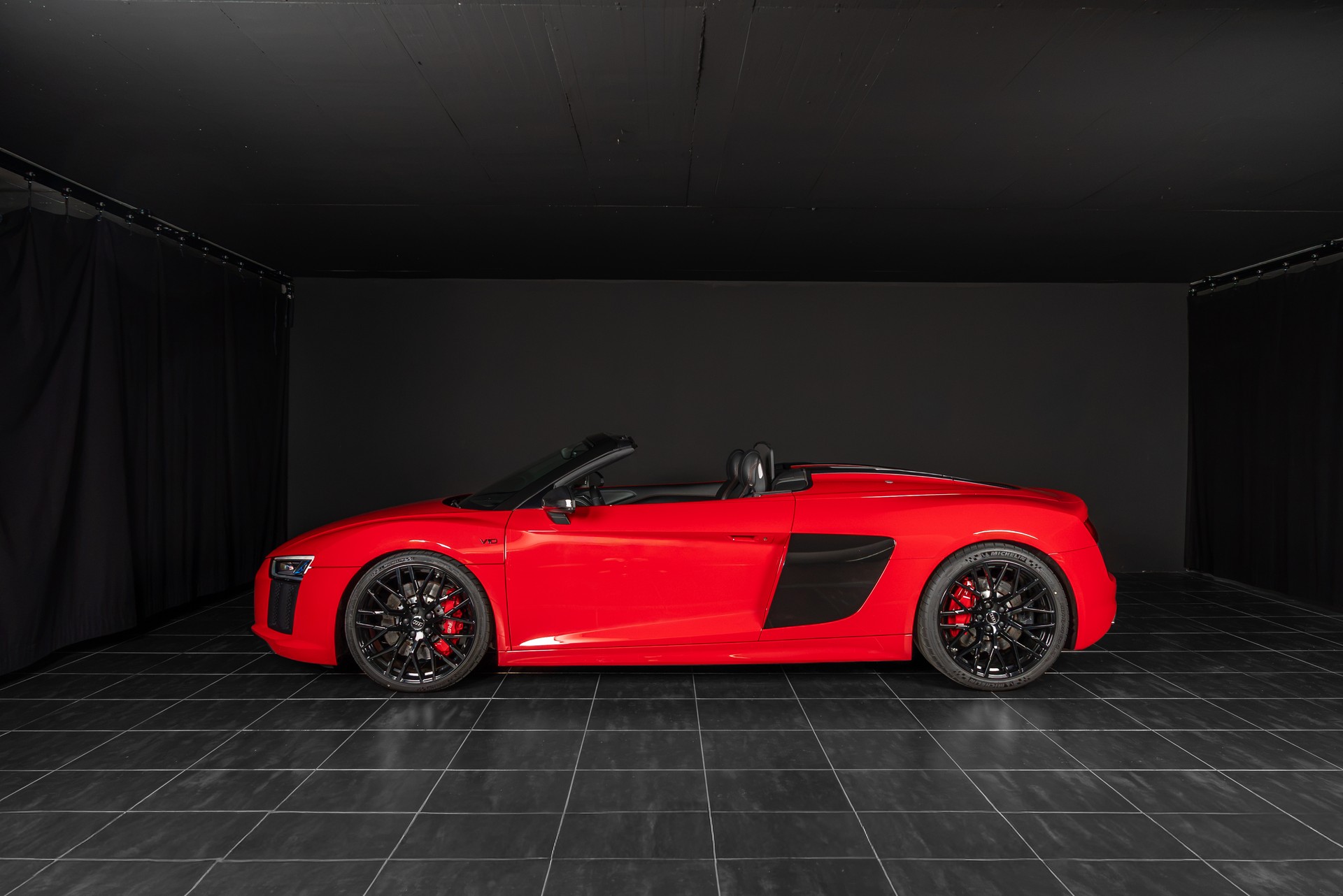 AUDI R8 Spyder 5.2 RWS S-Tronic-showroom-element-2