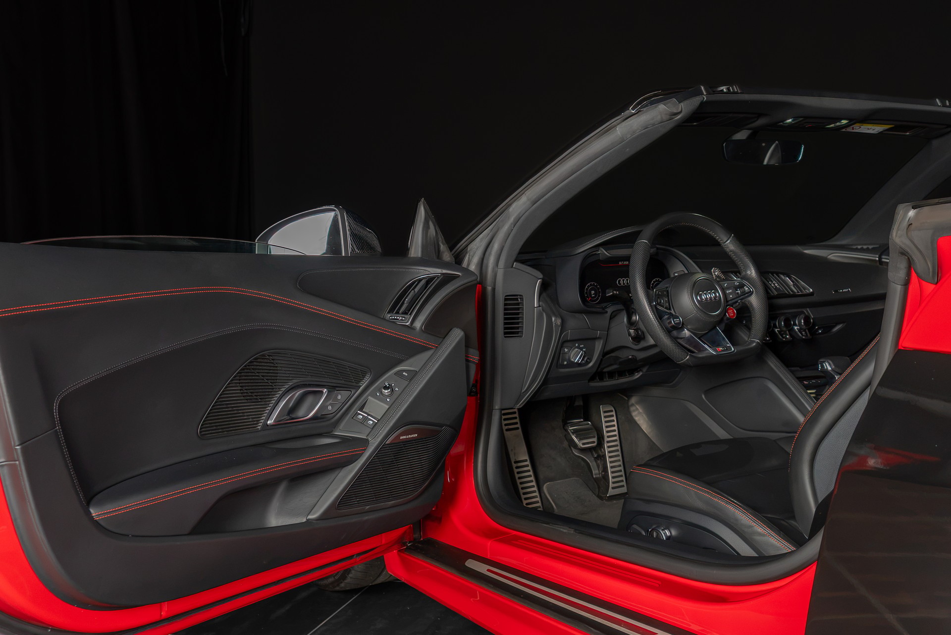 AUDI R8 Spyder 5.2 RWS S-Tronic-image-12