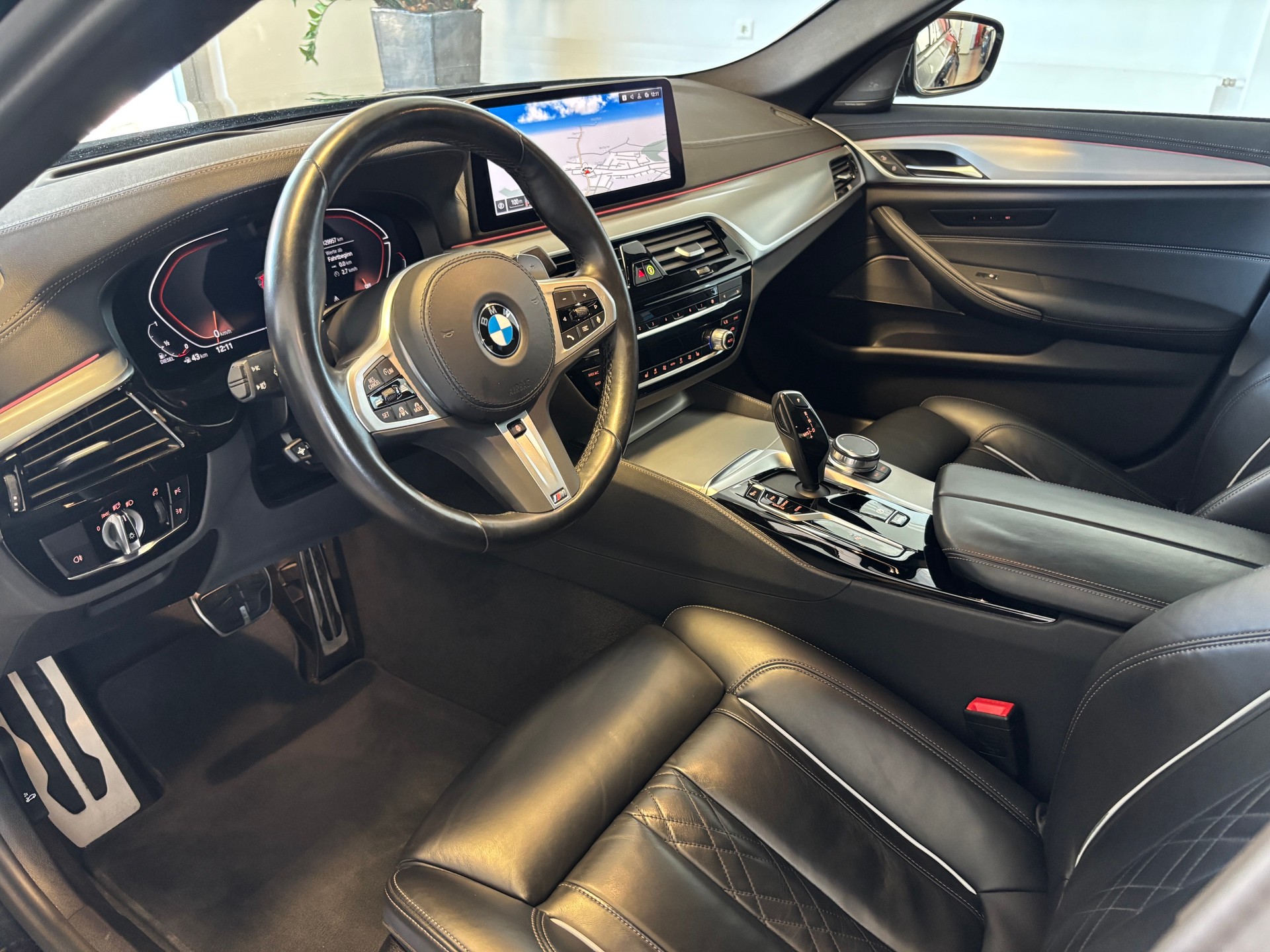 BMW 530d xDrive 48V M Sport Pro Steptronic-image-4