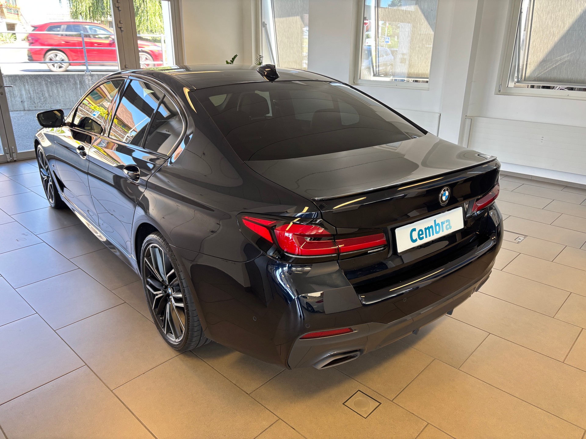 BMW 530d xDrive 48V M Sport Pro Steptronic-showroom-element-3