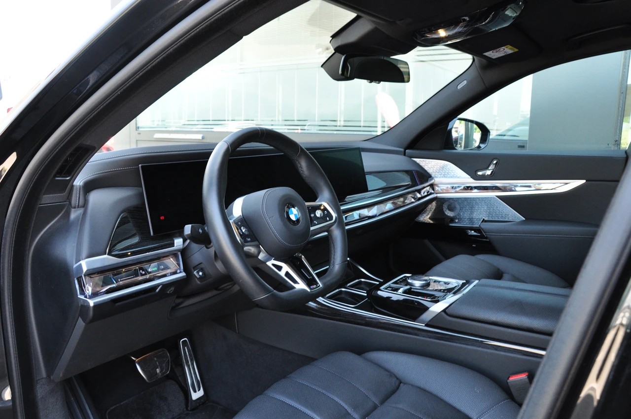 BMW 740d xDrive 48V M Sport Pro Steptronic-image-14