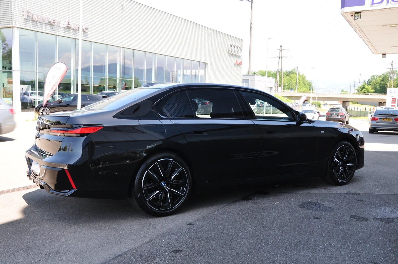 BMW 740d xDrive 48V M Sport Pro Steptronic-image-8