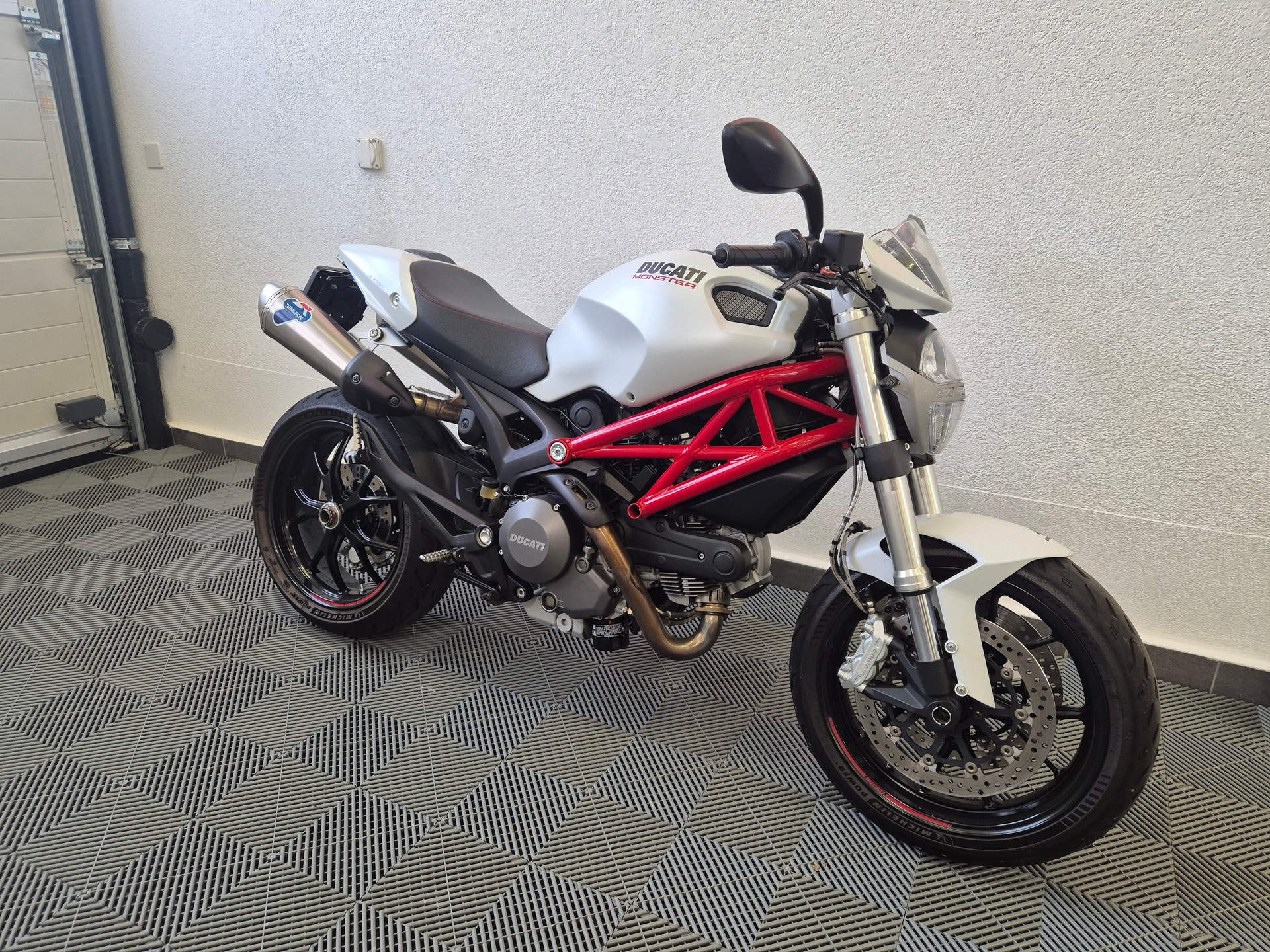 DUCATI Monster 796M ABS-image-2