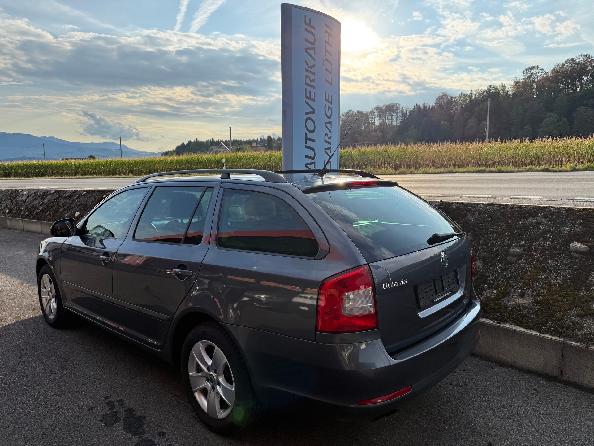 SKODA Octavia Combi 1.8 TSI Elegance-showroom-element-1