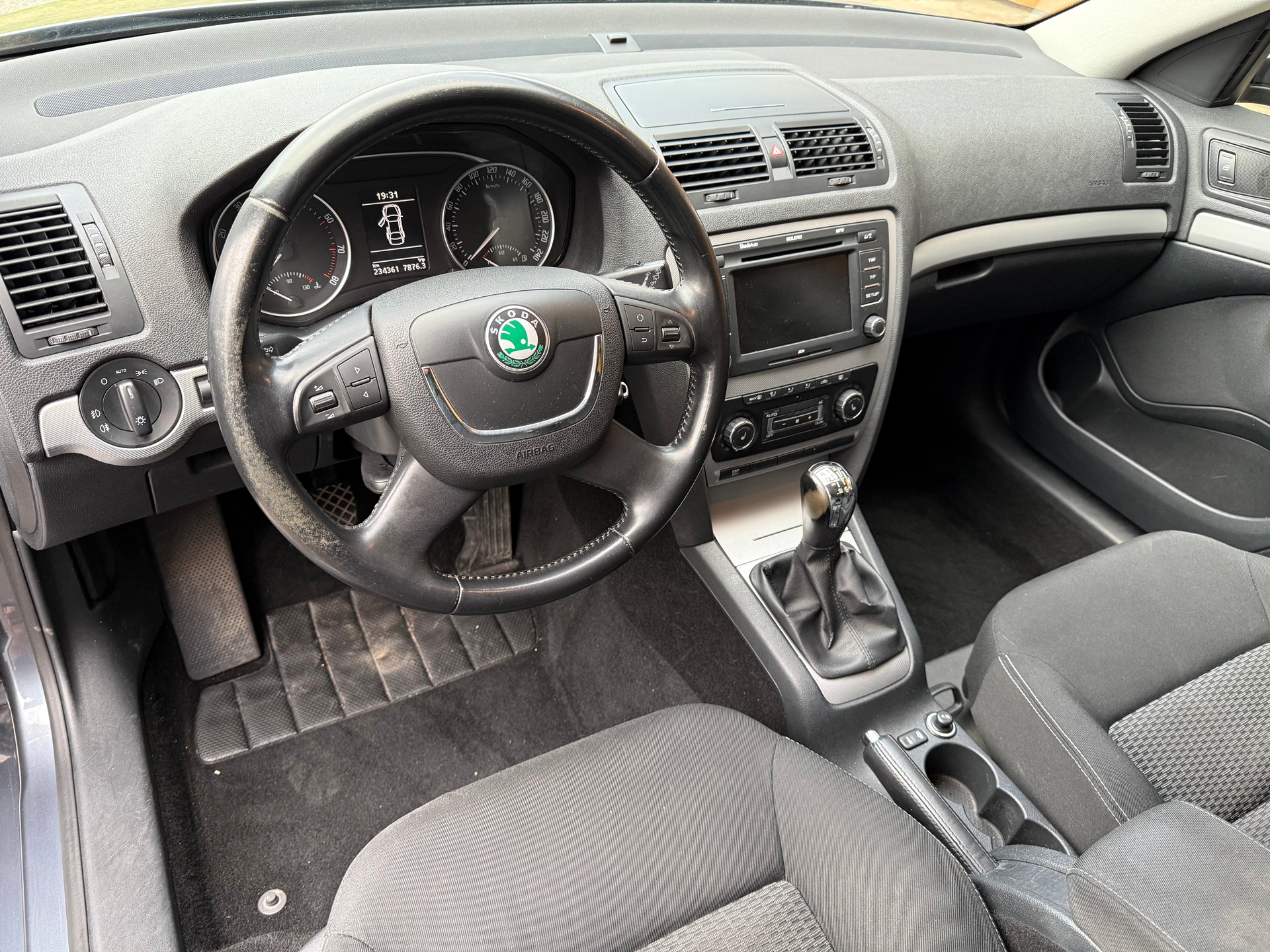 SKODA Octavia Combi 1.8 TSI Elegance-showroom-element-2