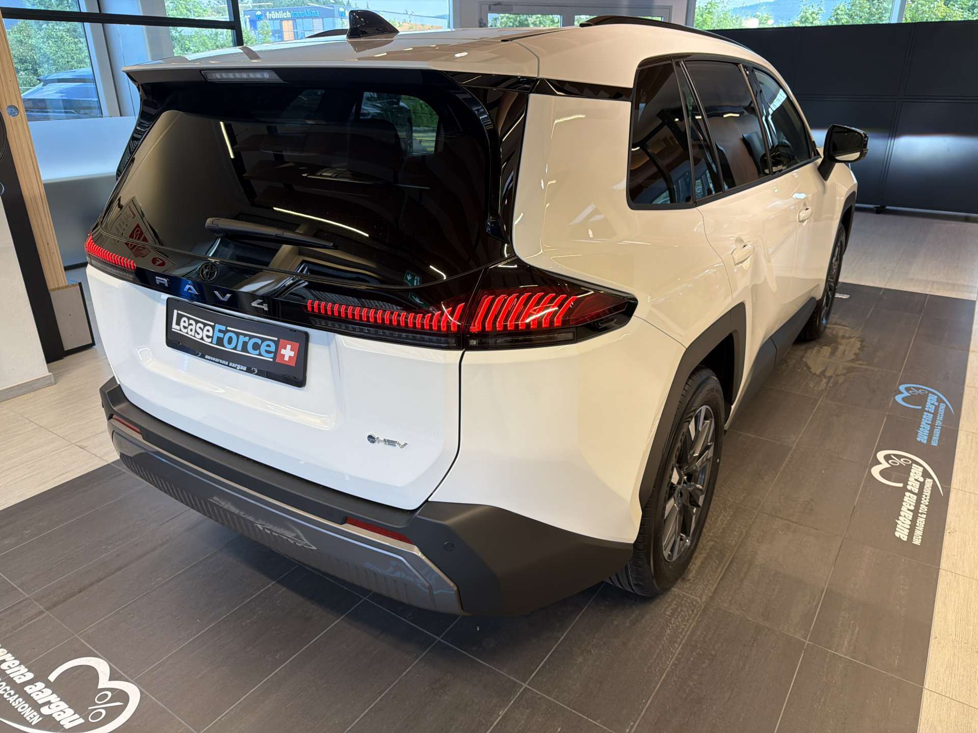 TOYOTA RAV-4 2.5 HSD Trend e-CVT AWD NEUES MODELL Automat-showroom-element-2