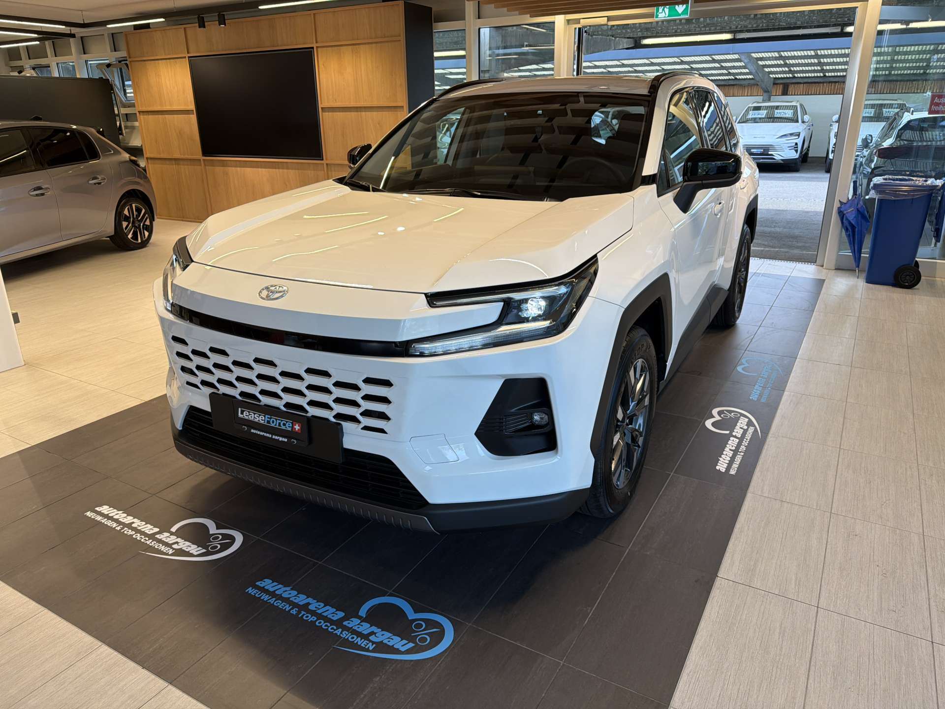 TOYOTA RAV-4 2.5 HSD Trend e-CVT AWD NEUES MODELL Automat