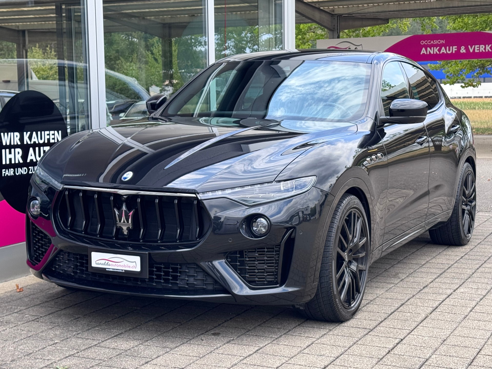 MASERATI Levante 3.0 V6 Modena+Automat+4x4+LED Scheinwerfer+Leder+Sitzheizung+ACC+360°Kamera+Luftfahrwerk+Getönte Scheiben+Navi+21"ALU+-showroom-element-2