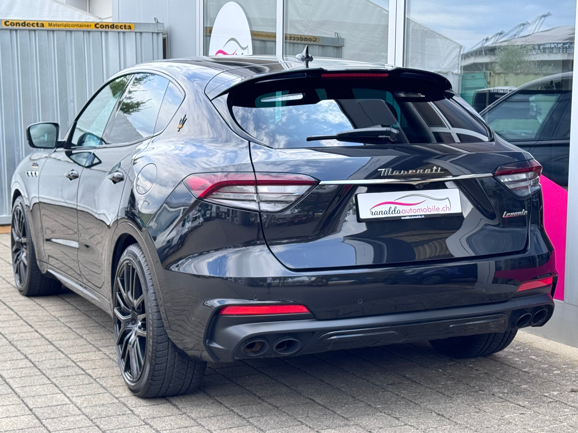 MASERATI Levante 3.0 V6 Modena+Automat+4x4+LED Scheinwerfer+Leder+Sitzheizung+ACC+360°Kamera+Luftfahrwerk+Getönte Scheiben+Navi+21"ALU+-image-5