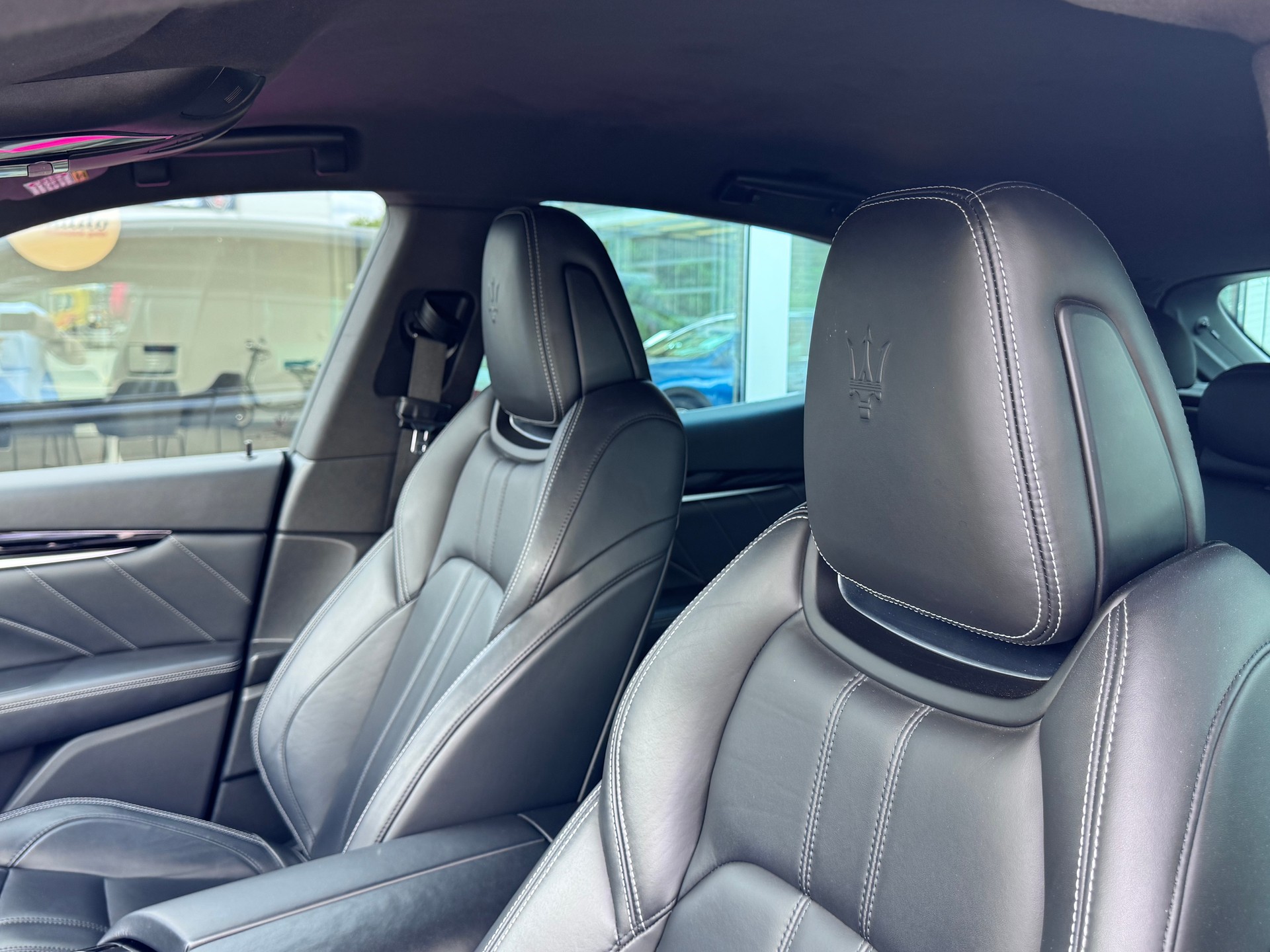 MASERATI Levante 3.0 V6 Modena+Automat+4x4+LED Scheinwerfer+Leder+Sitzheizung+ACC+360°Kamera+Luftfahrwerk+Getönte Scheiben+Navi+21"ALU+-image-10