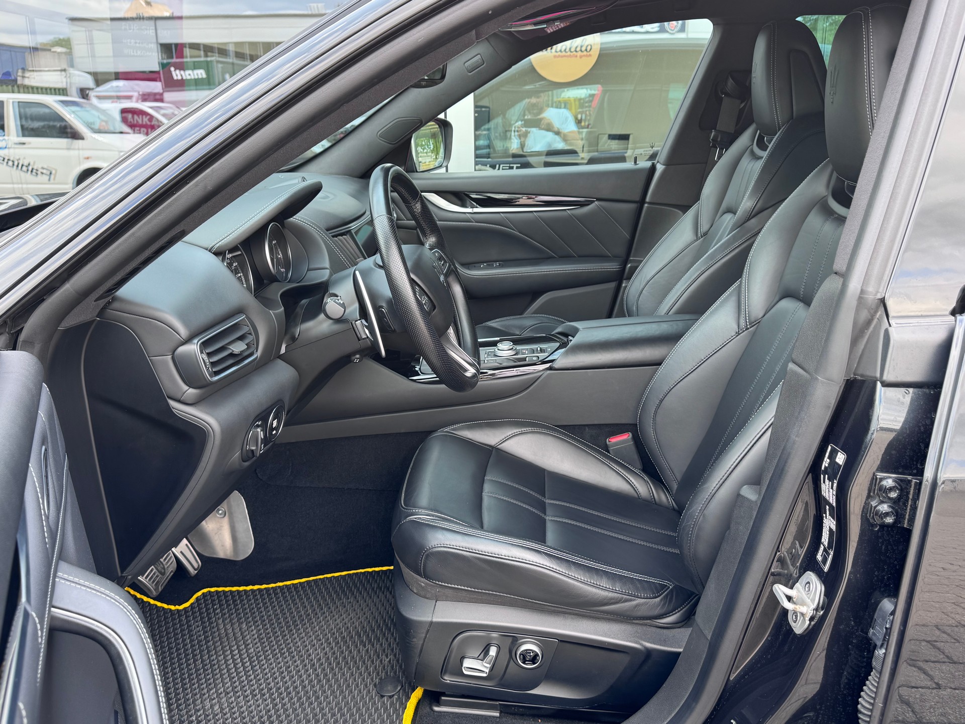 MASERATI Levante 3.0 V6 Modena+Automat+4x4+LED Scheinwerfer+Leder+Sitzheizung+ACC+360°Kamera+Luftfahrwerk+Getönte Scheiben+Navi+21"ALU+-image-9