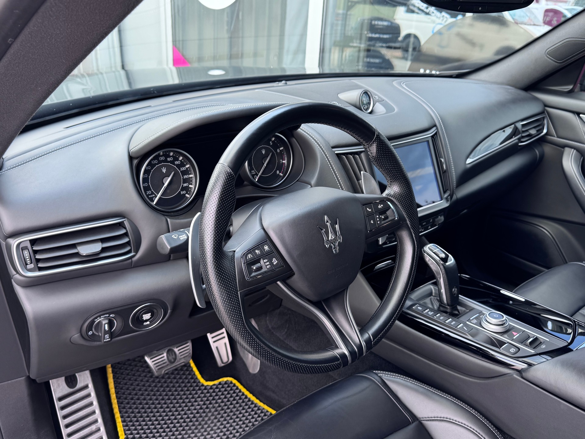 MASERATI Levante 3.0 V6 Modena+Automat+4x4+LED Scheinwerfer+Leder+Sitzheizung+ACC+360°Kamera+Luftfahrwerk+Getönte Scheiben+Navi+21"ALU+-image-11