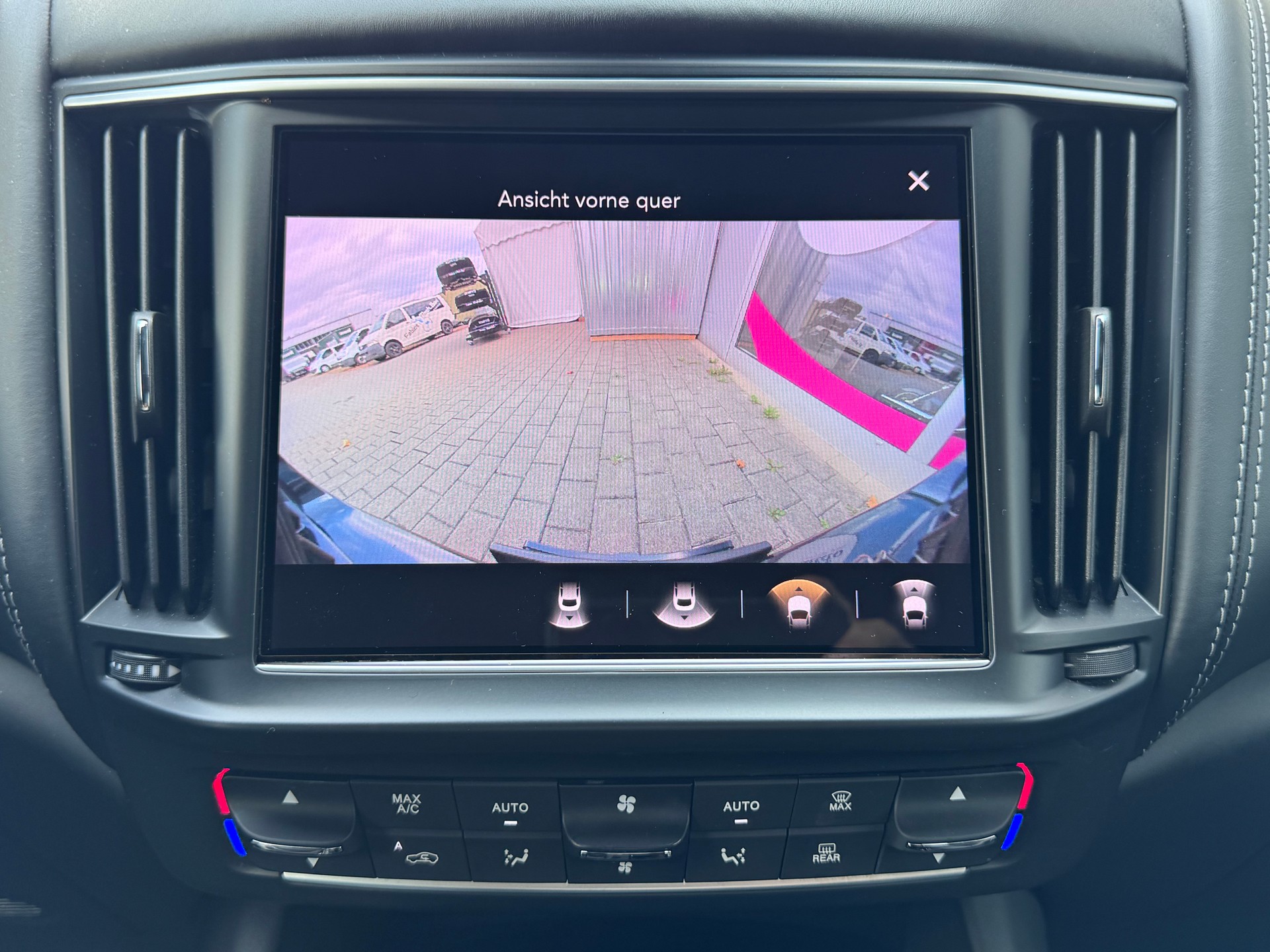 MASERATI Levante 3.0 V6 Modena+Automat+4x4+LED Scheinwerfer+Leder+Sitzheizung+ACC+360°Kamera+Luftfahrwerk+Getönte Scheiben+Navi+21"ALU+-image-24