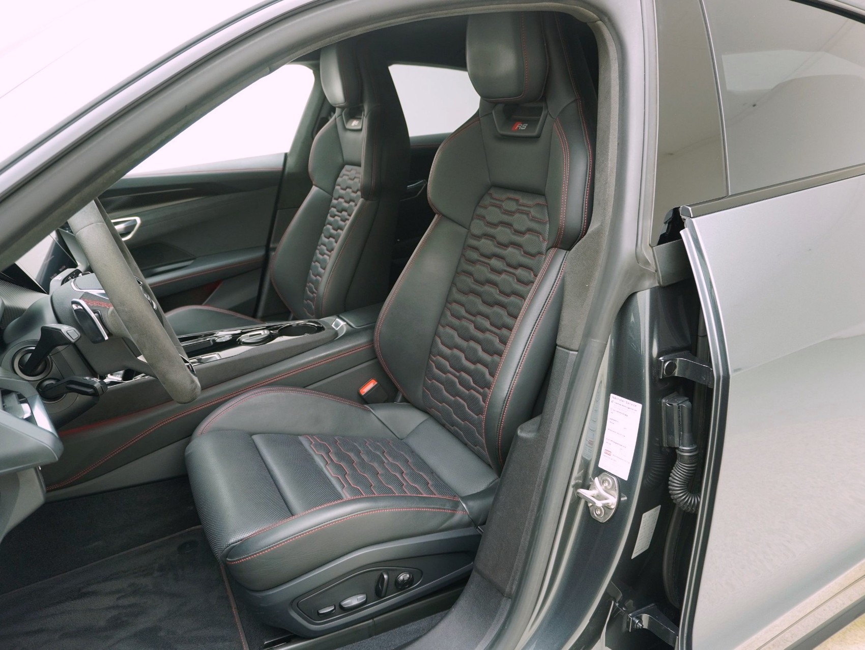 AUDI e-tron GT RS quattro **Carbon Optik / Hinterachslenkung / Matrix / uvm.**-image-7
