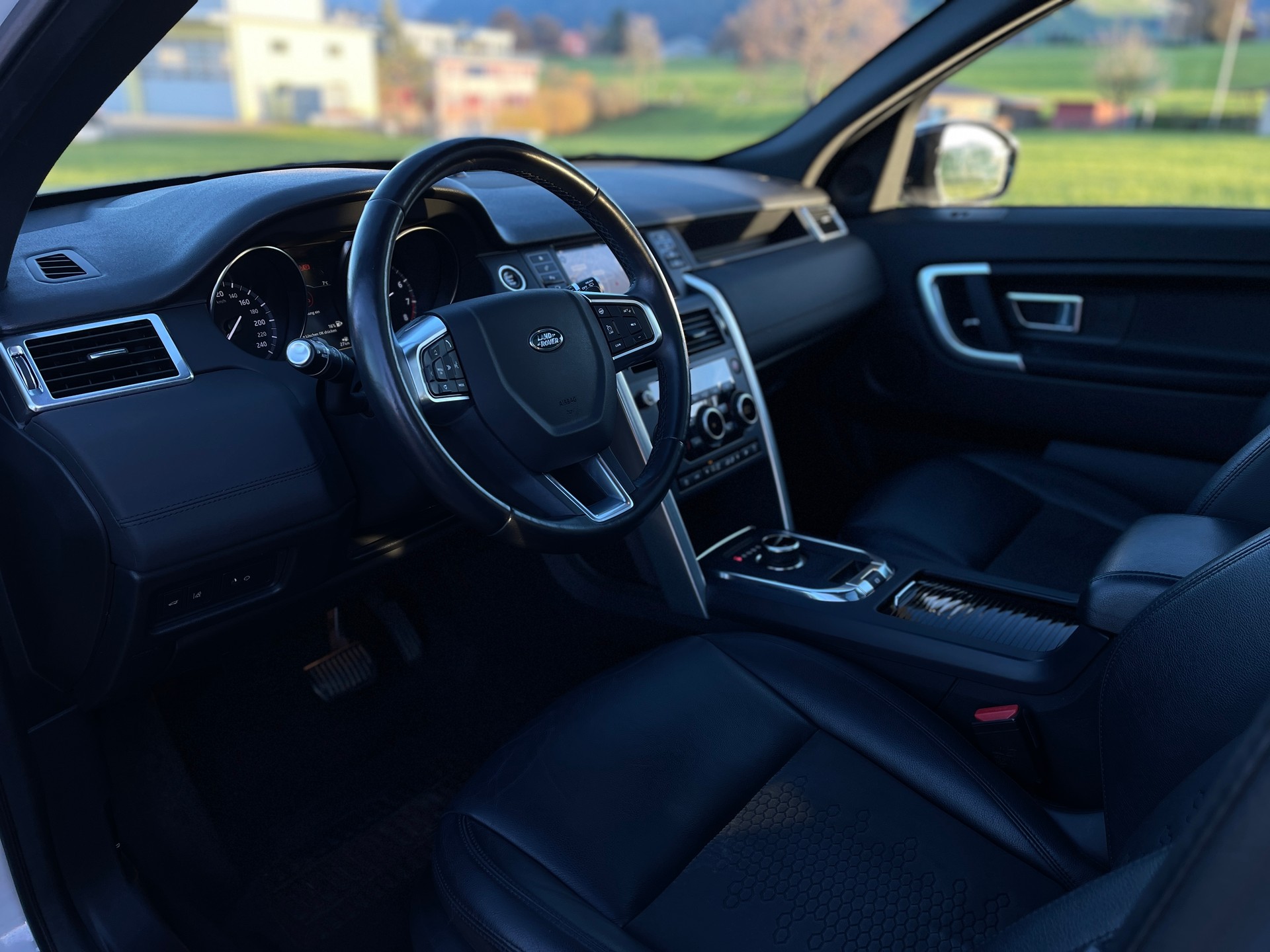 LAND ROVER Discovery Sport 2.0 Si4 SE AT9-showroom-element-3