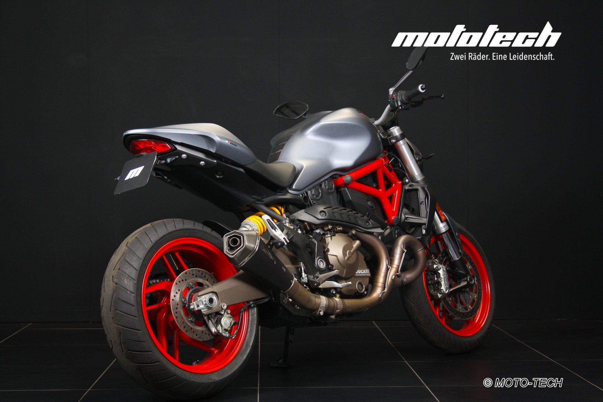 DUCATI Monster 821-image-2