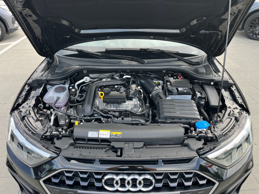 AUDI A1 Sportback 30 TFSI S Line Attraction S-tronic-image-19
