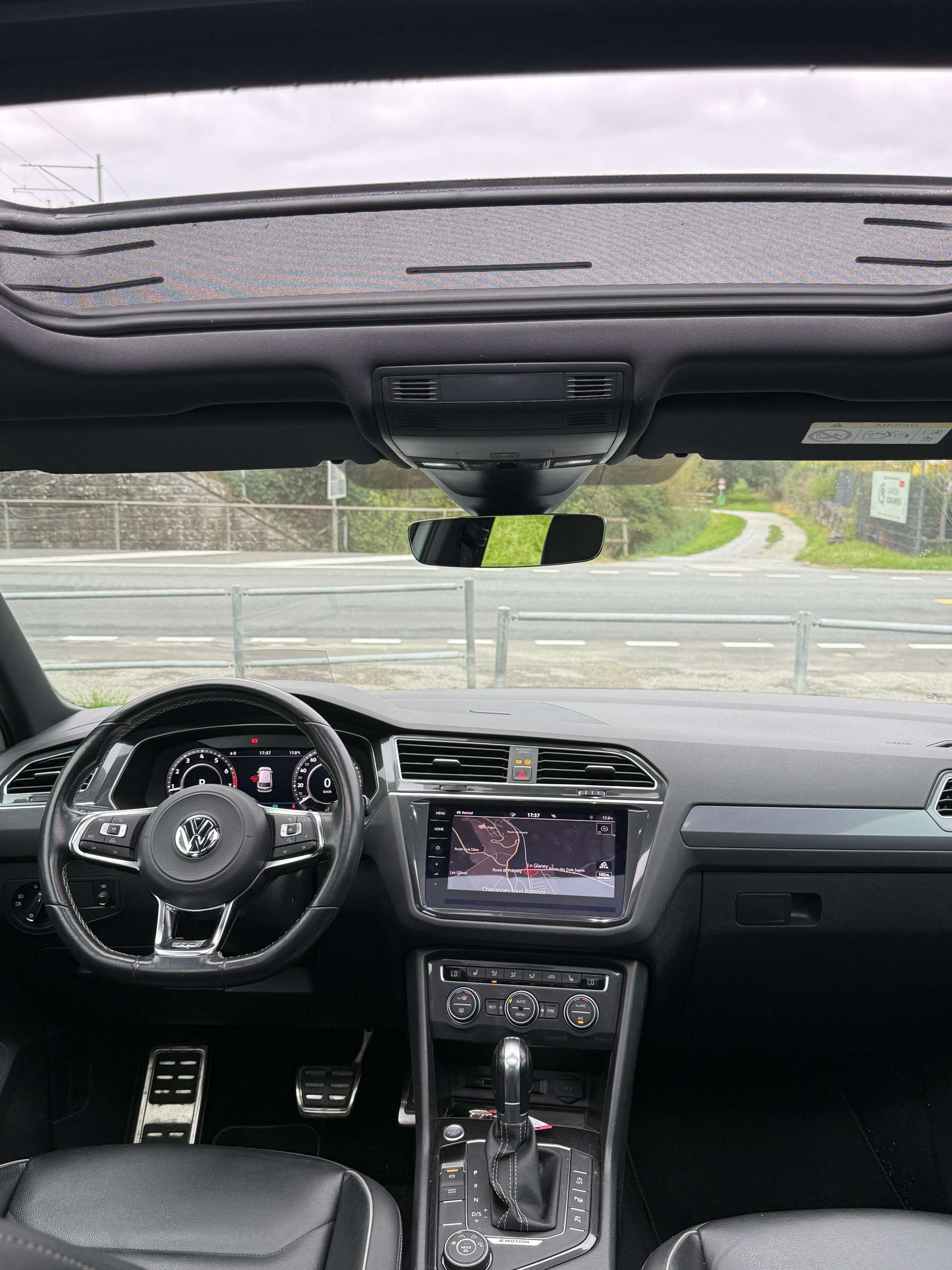 VW Tiguan 2.0TSI RLine 4Motion DSG-image-5