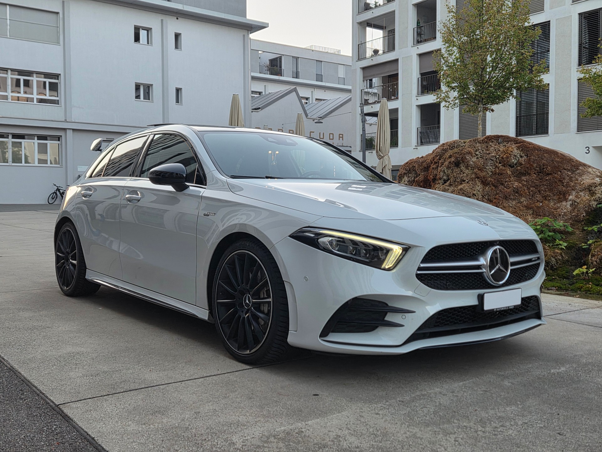 MERCEDES-BENZ A 35 AMG 4Matic Speedshift-showroom-element-1