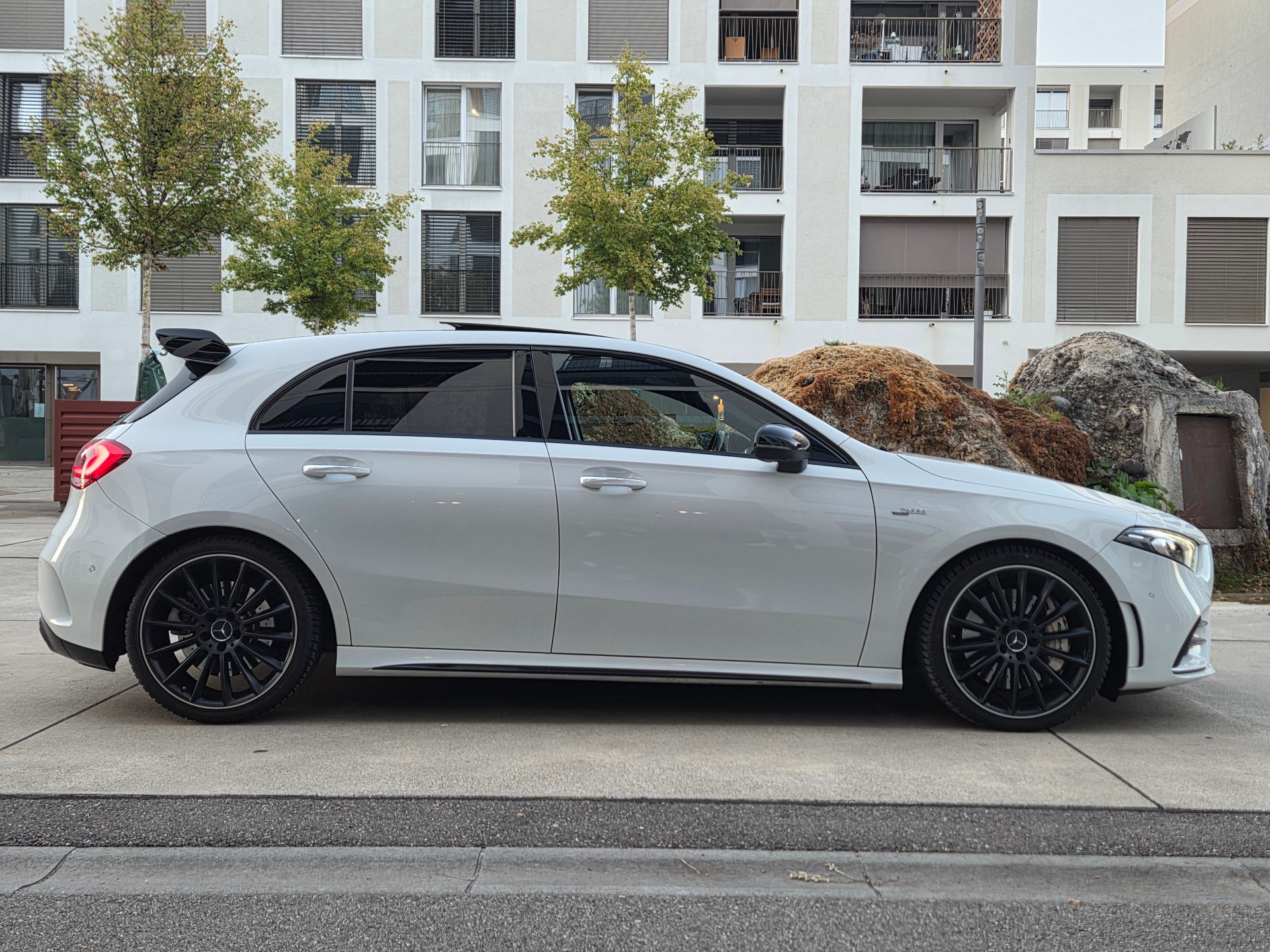MERCEDES-BENZ A 35 AMG 4Matic Speedshift-showroom-element-2