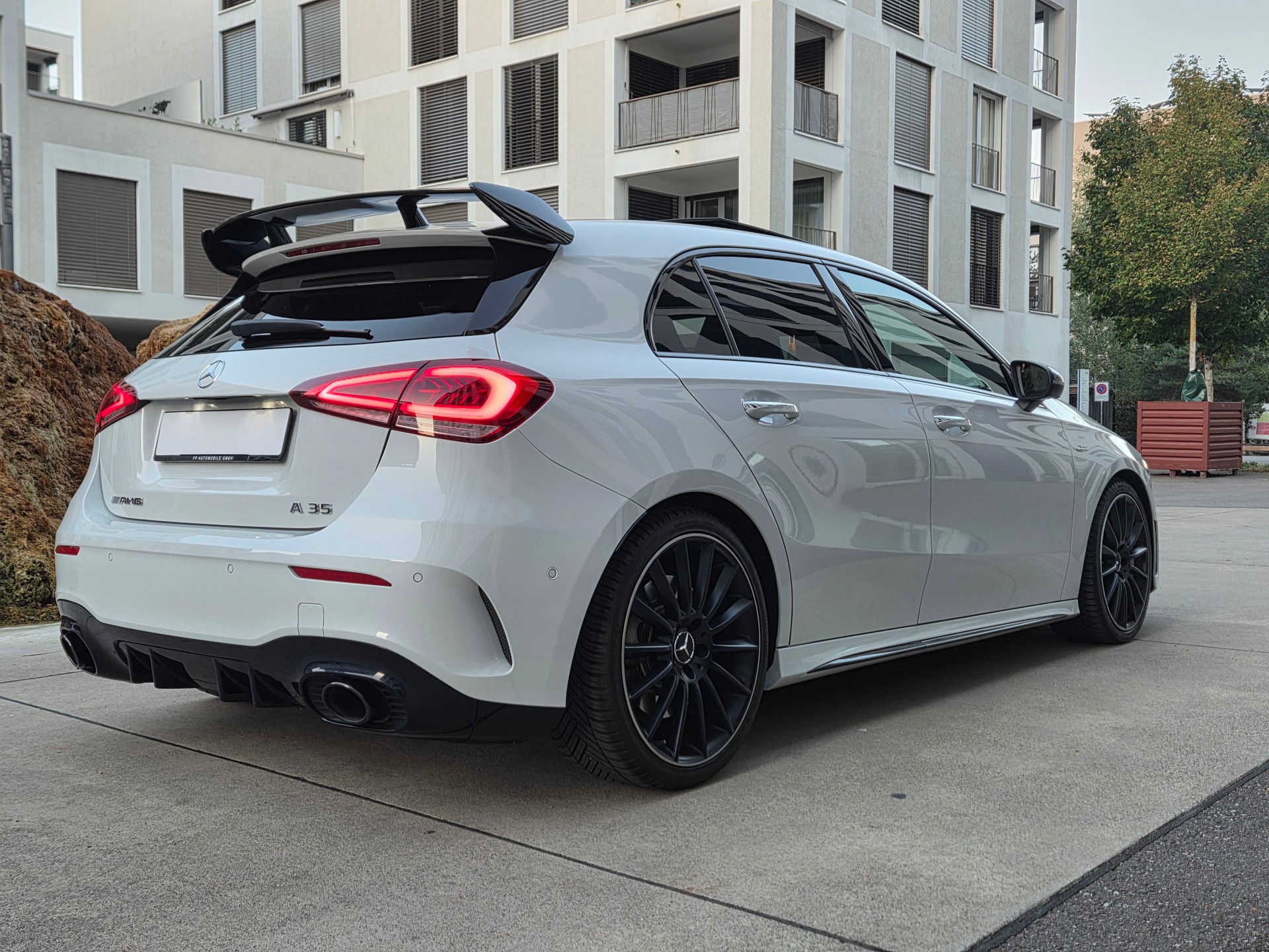 MERCEDES-BENZ A 35 AMG 4Matic Speedshift-showroom-element-3