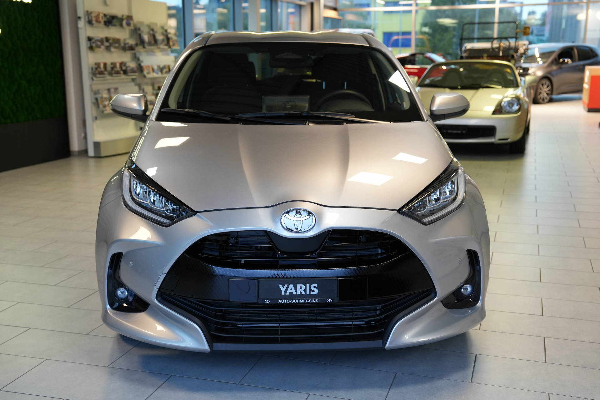TOYOTA Yaris 1.5 VVT-i HSD Trend-showroom-element-1
