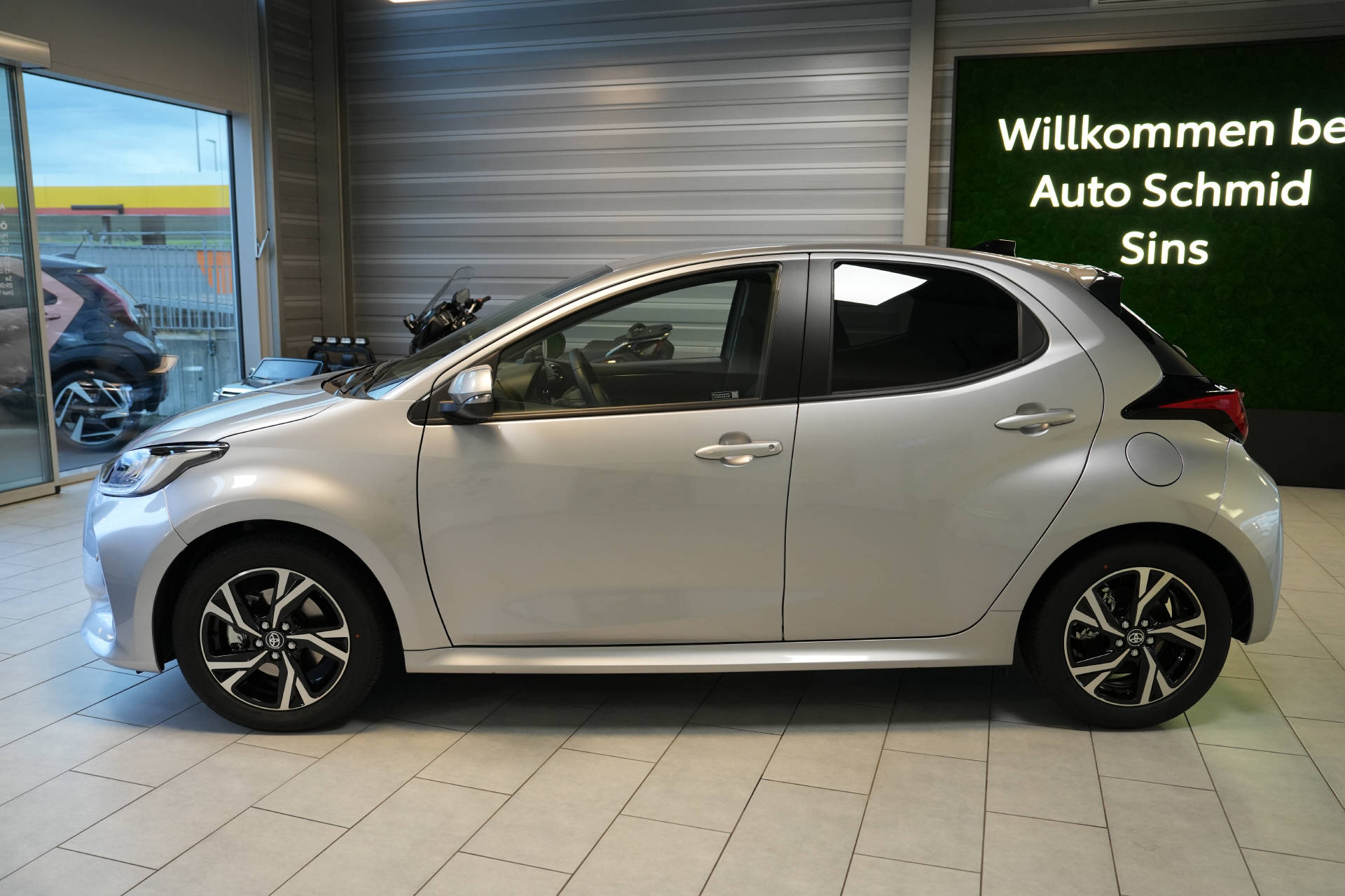 TOYOTA Yaris 1.5 VVT-i HSD Trend-showroom-element-2