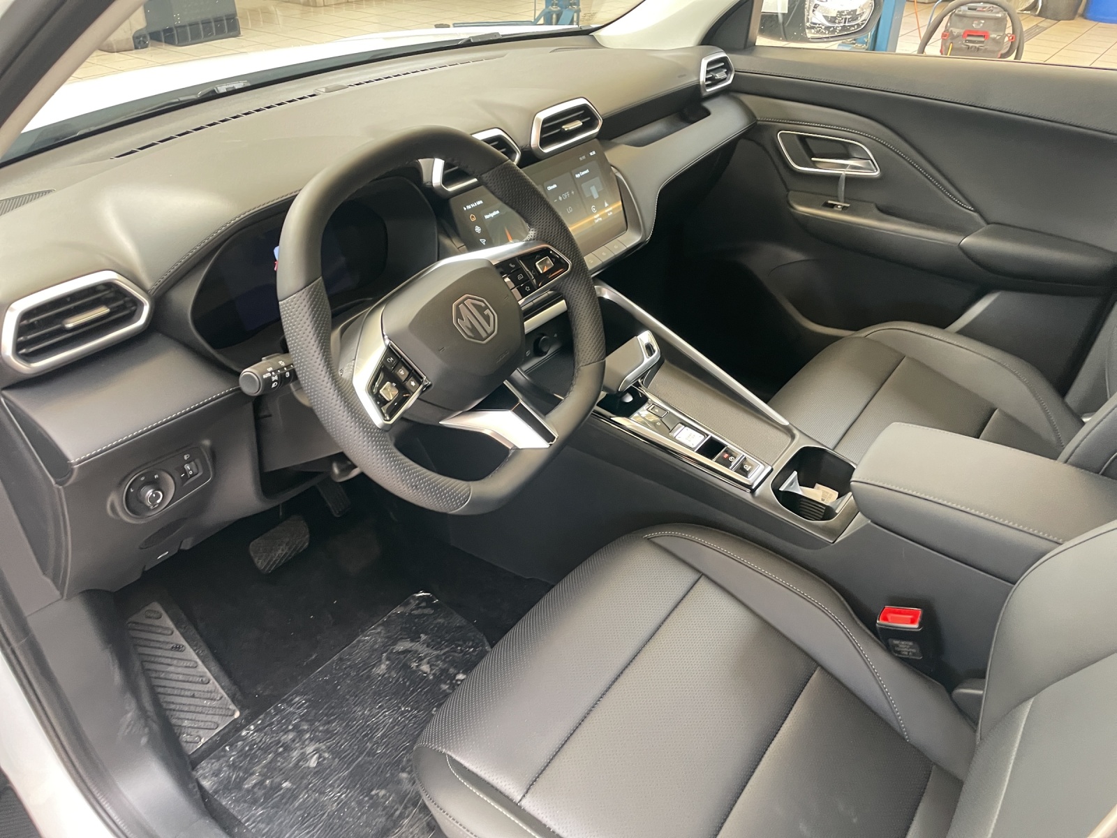 MG ZS 1.5 Hybrid+ Luxury-showroom-element-3