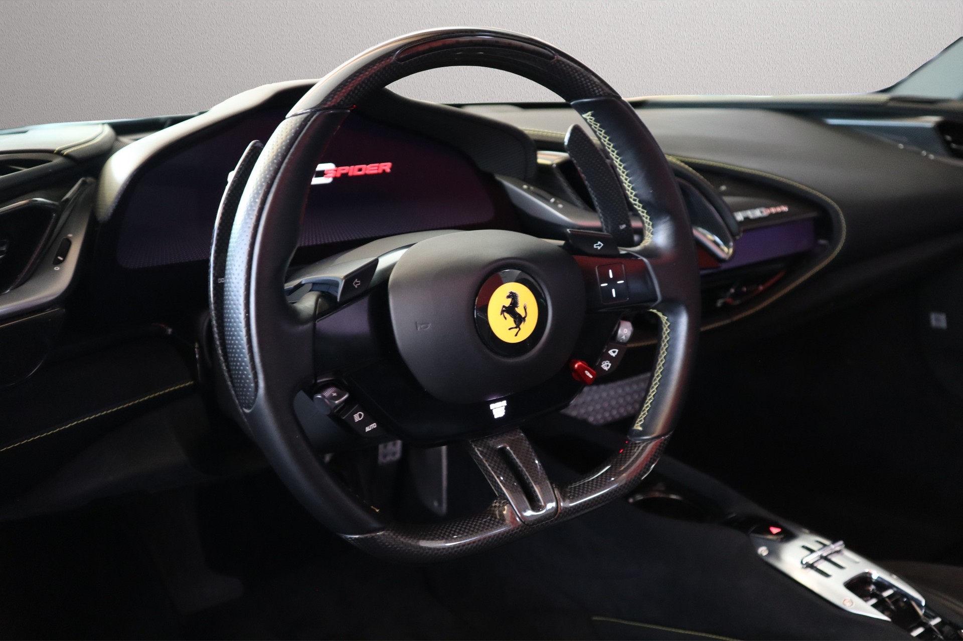 FERRARI SF90 Spider-showroom-element-2