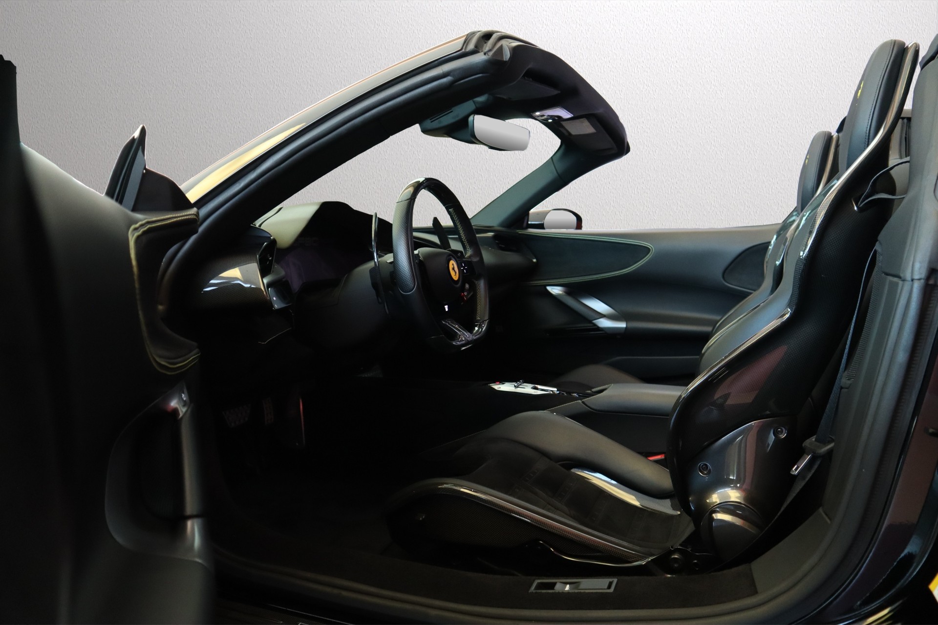 FERRARI SF90 Spider-showroom-element-3